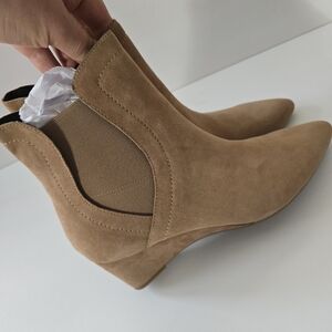 Natori Women's Gaisha-Su Suede Wedge Tan Heeled Dauble Gore Bootie Size 11